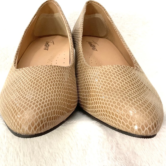 Nude Low Heel Almond Toe Snake Skin Loafer Pumps Tan  Slip On Dressy Shoe Sz 7 - Picture 7 of 14